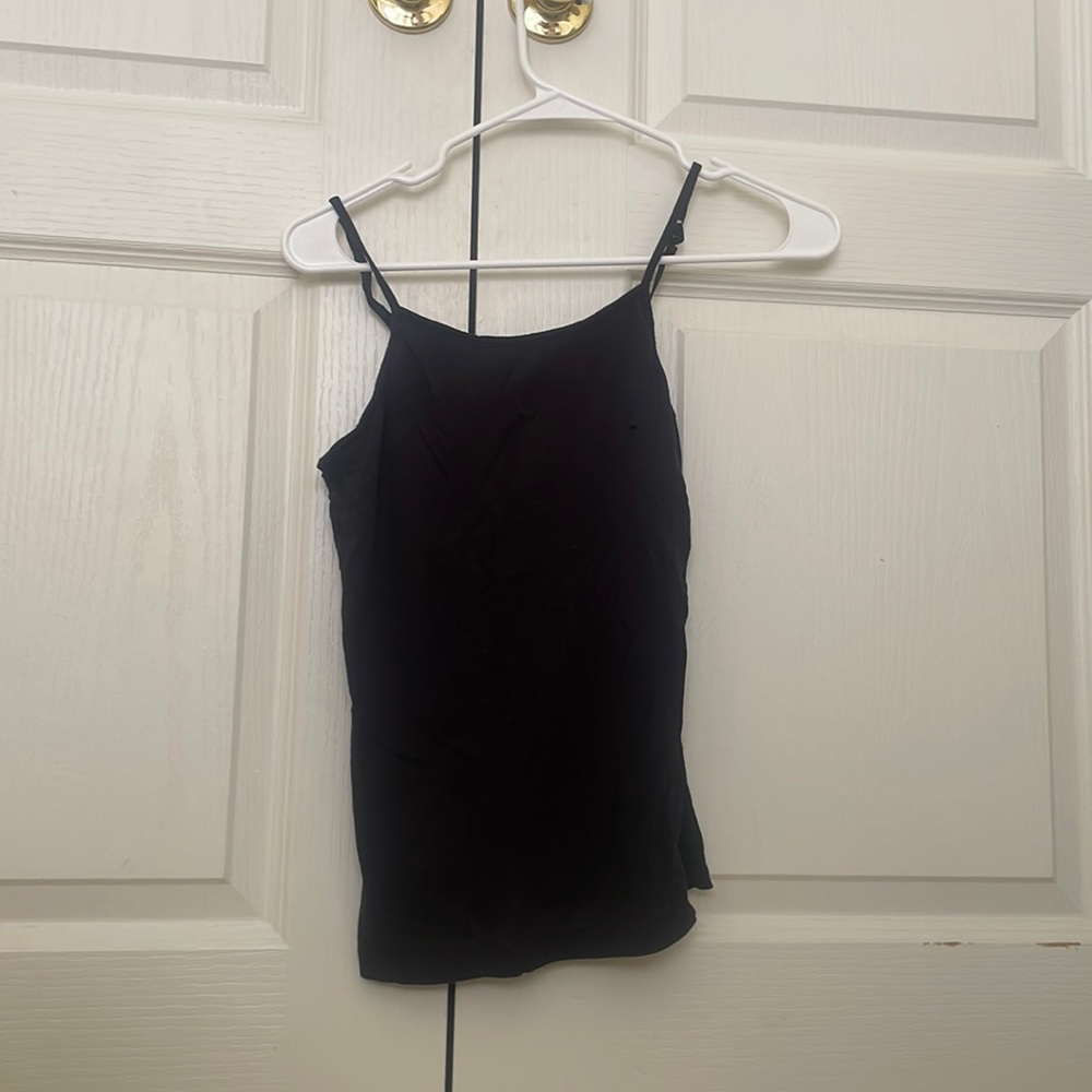 women’s black tank top